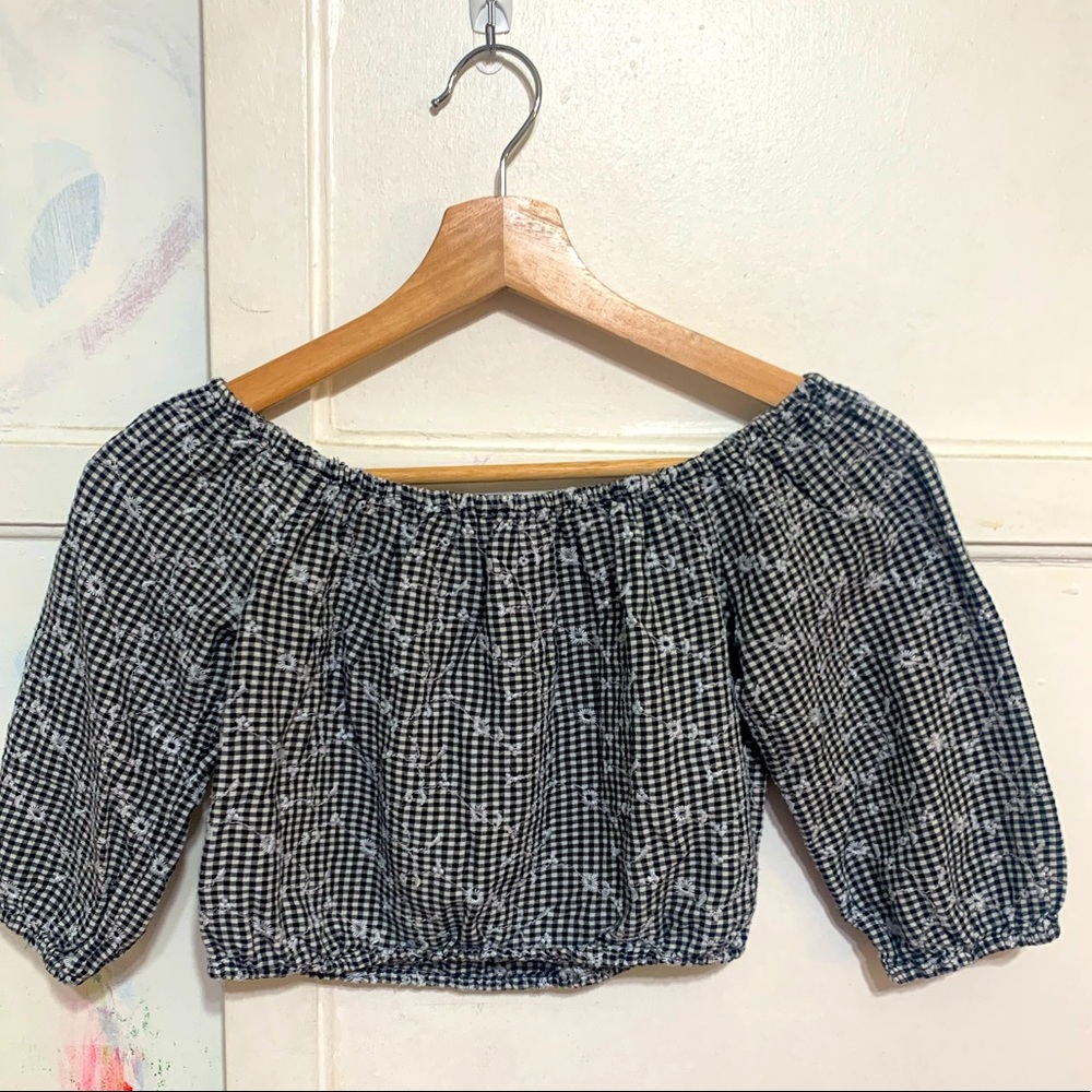 Forever21 girl off the shoulder crop top